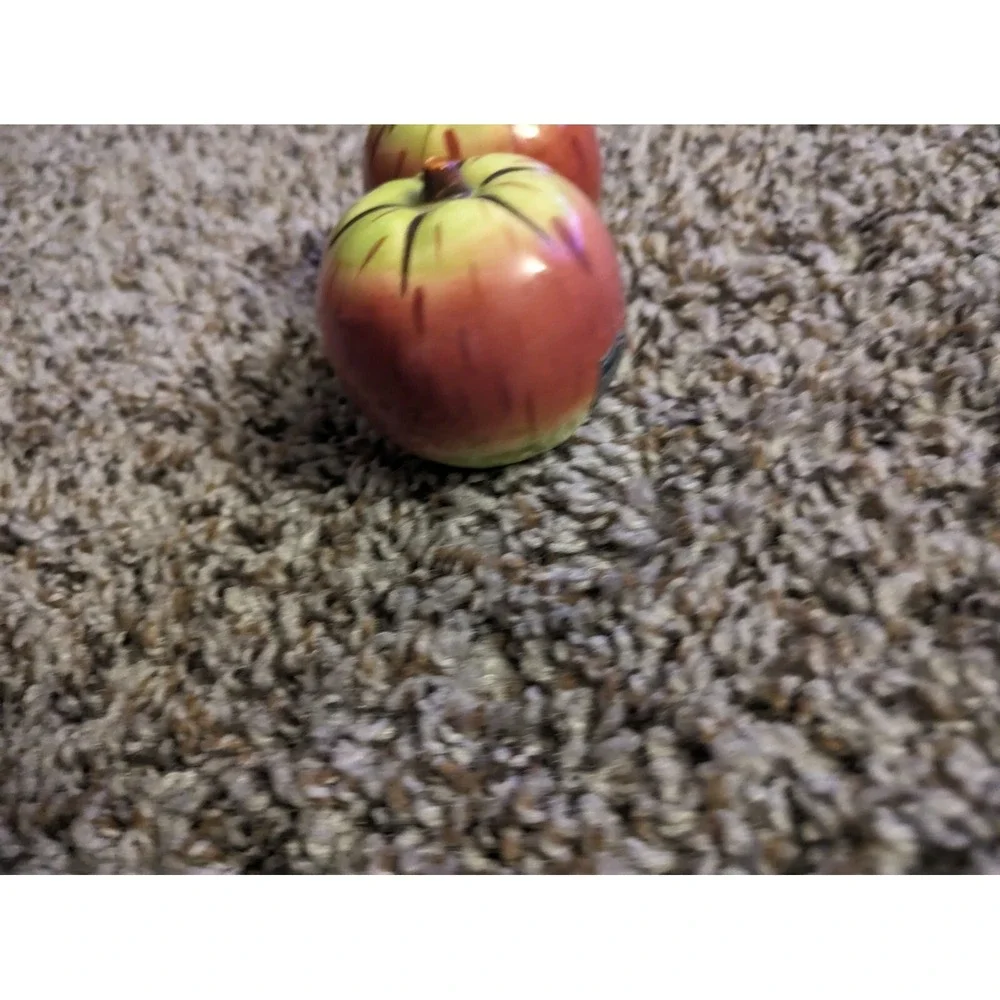 Apple Salt and Pepper Shakers Vintage Ceramic Made in‎ Japan 1.5
